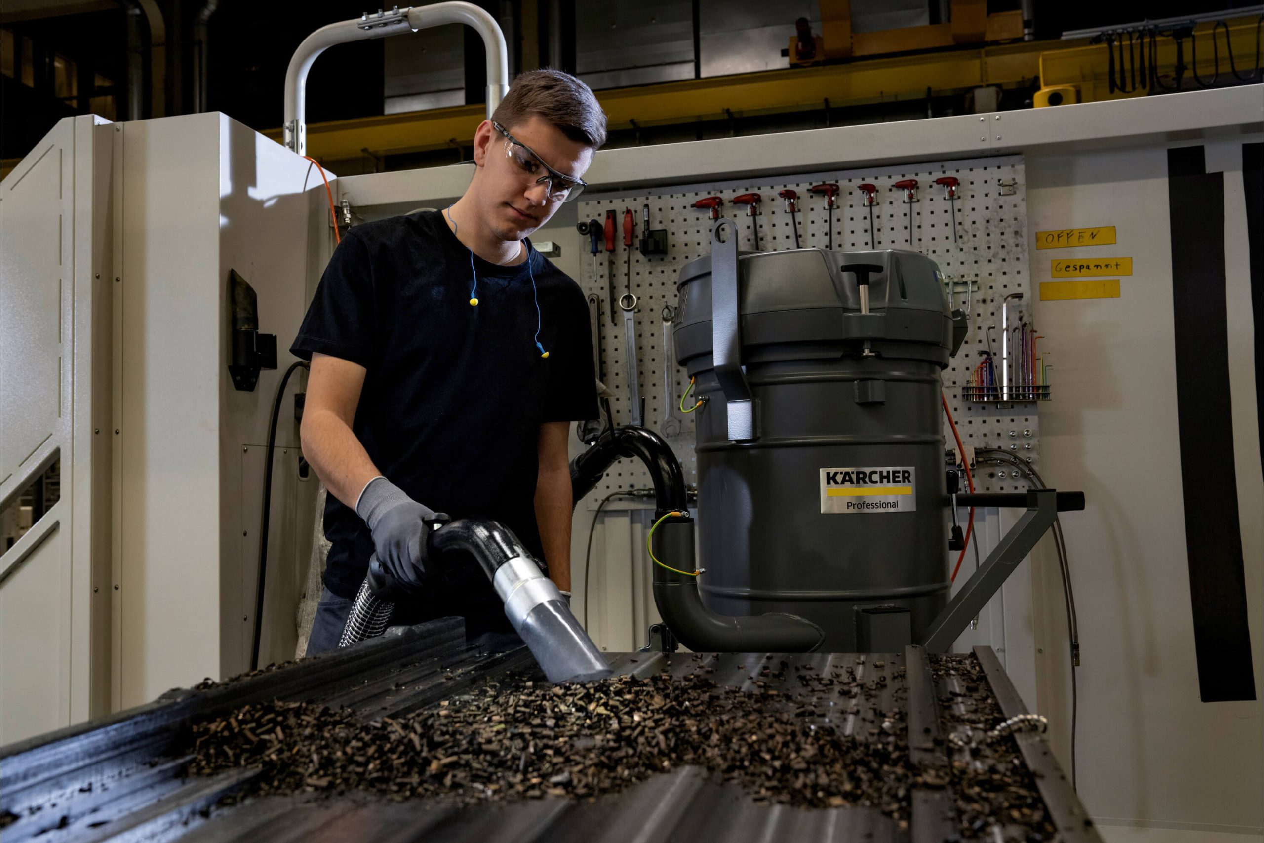 IVR_100_24_2_Ef_industry_metalworking_app_07_CI15_2000x3000px_3000x2000px Application Image