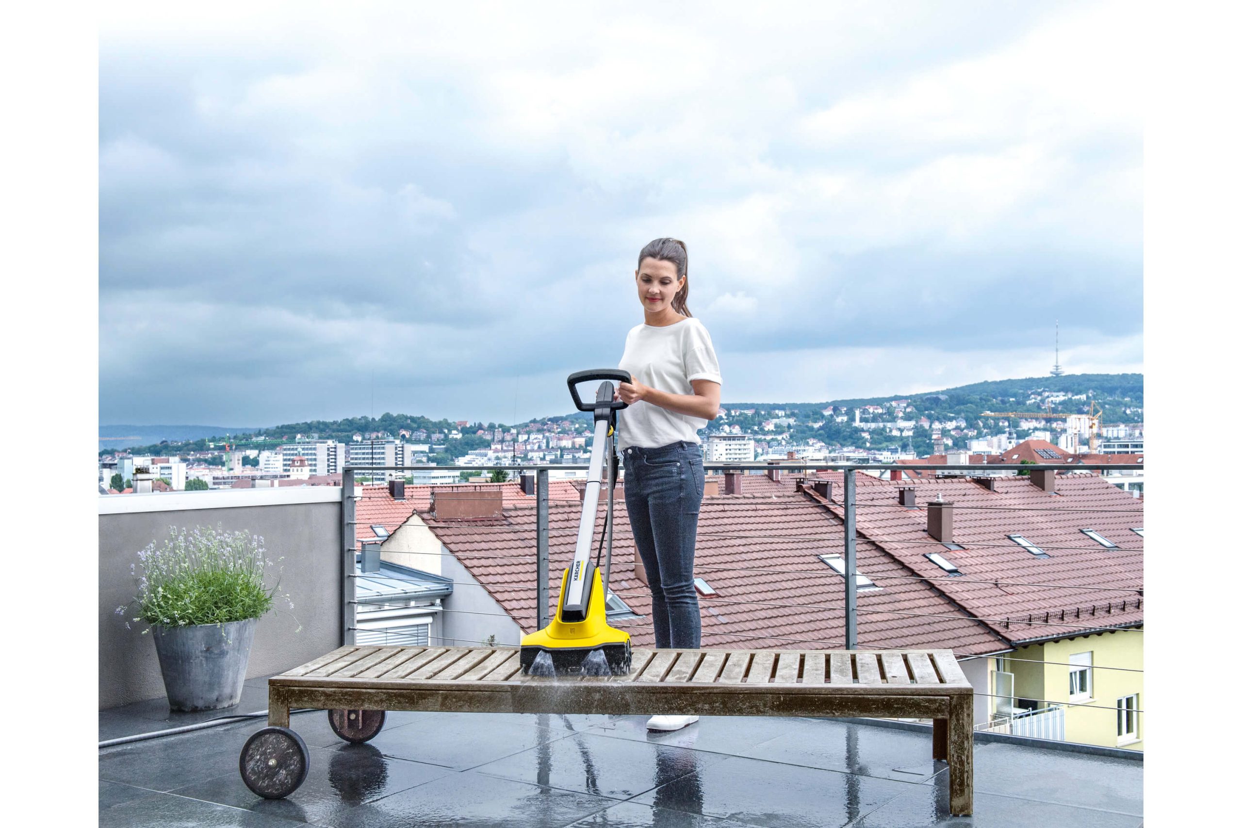 PCL_4_rooftop_terrace_wood_furniture_app_01_CI15_2000x3000px_3000x2000px Application Image